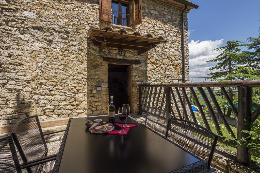 Agriturismo Monte Acuto Umbertide Cameră foto